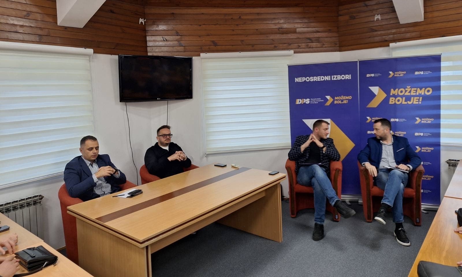 Održana tribina u Tivtu: Unutarstranački lokalni izbori proces partijske reforme, jačanjem partijske mreže stvoriti novu dimenziju DPS-a u Tivtu